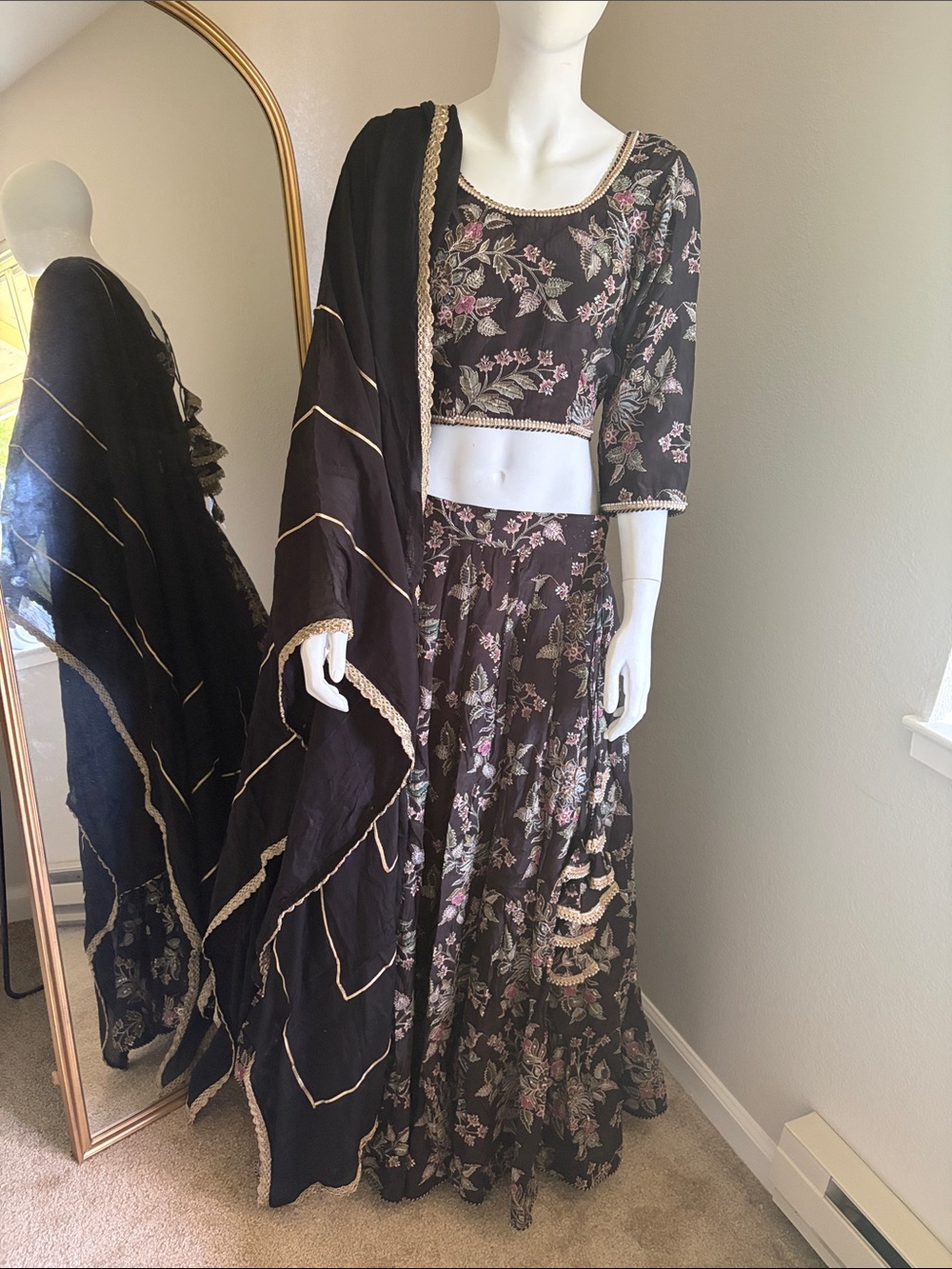 Brand new 4 piece Elegant Floral Black and Pink Lehenga Blouse size 38